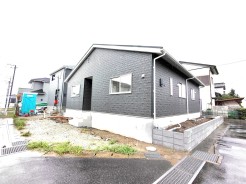 開放感ある角地の平屋