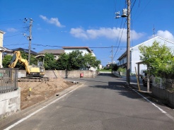 北東側 約5.9m 公道
