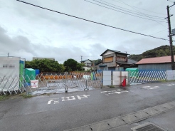 建築中