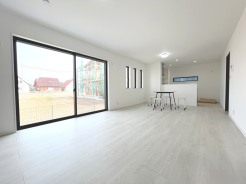 家族が集まるLDKは広々19.2帖、開放感たっぷりのリビング空間!