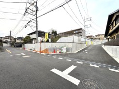 【前面道路含む現地写真】