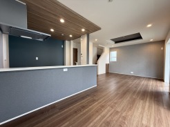 18.25帖の広々リビング