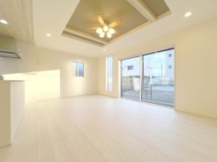 開放的な折り上げ天井