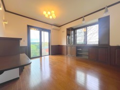 2面採光の明るいリビング