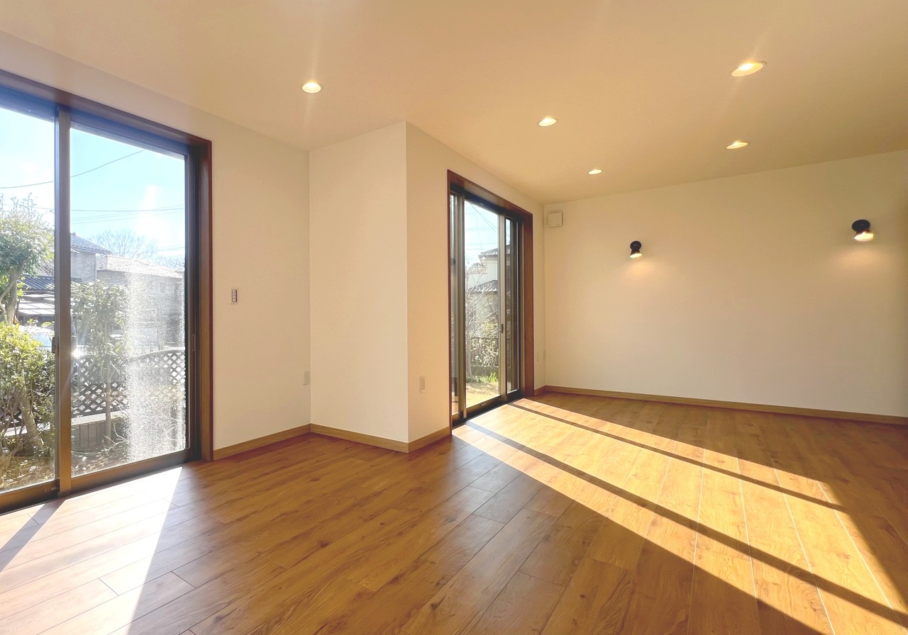 2面採光の明るいリビング